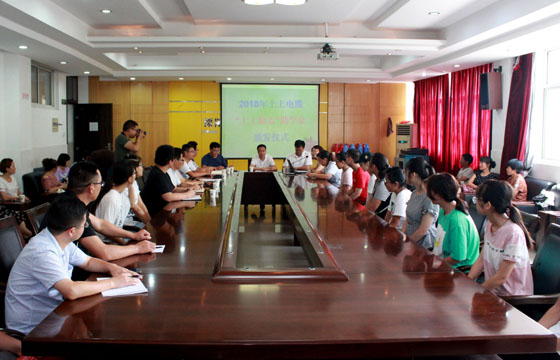 愛心助學(xué) 助夢(mèng)飛翔 : 第三批“上上勵(lì)志助學(xué)金”20萬元昨日發(fā)放