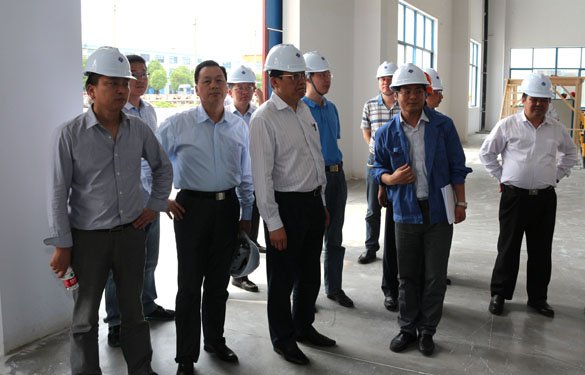 省經(jīng)信委副主任陸元?jiǎng)傄恍衼?lái)上上電纜調(diào)研