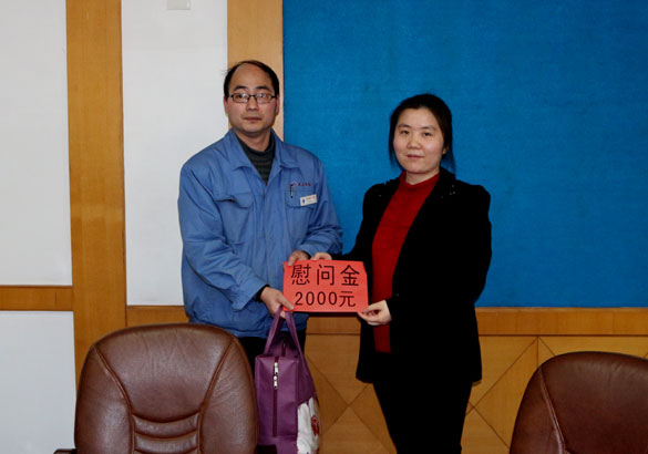 溧陽(yáng)市總工會(huì)領(lǐng)導(dǎo)來(lái)上上集團(tuán)慰問(wèn)勞動(dòng)模范