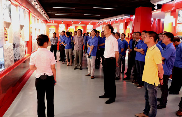 上上集團黨員干部積極分子緬懷革命先烈、重溫革命精神