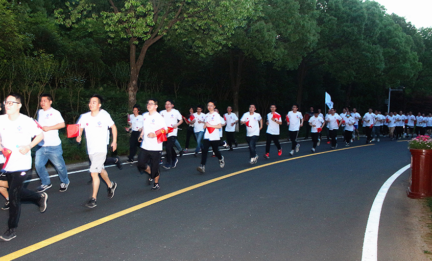 不忘初心 逐夢(mèng)奔跑——上上電纜舉辦“學(xué)黨史、跟黨走、銘黨恩”夜跑活動(dòng)