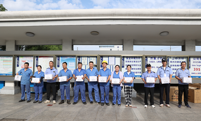 守護(hù)安全，從“盔”開始--江蘇上上電纜集團(tuán)開展安全頭盔發(fā)放活動(dòng)